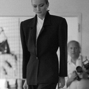 DKNY Donna Karan NY archive vintage blazer size 8. Stunning 90s or 00s piece